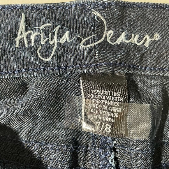 Ariya Distressed Skinny Cut Low Rise Stylish Trendy Women's Jeans Size 7/8 - Picture 7 of 12